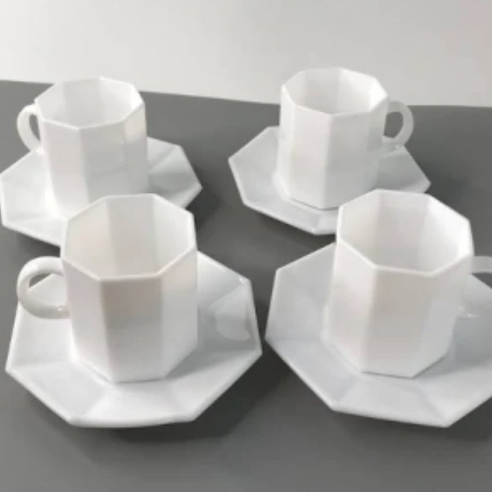 Set of Arcoroc cups and saucers - white